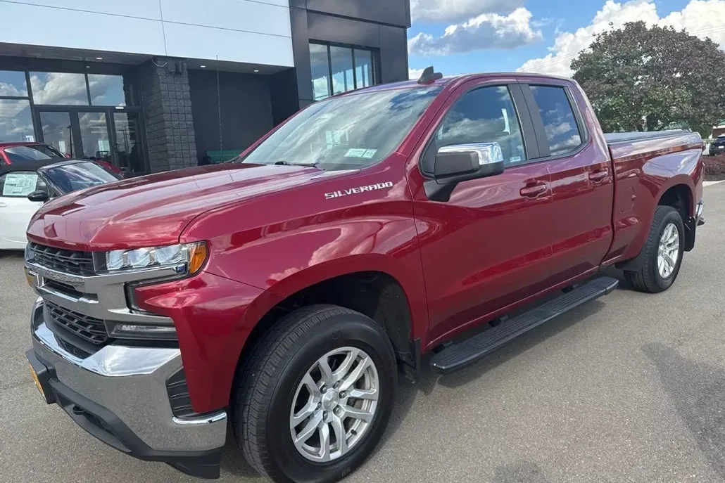 2019 Chevrolet Silverado 1500 LT photo 1