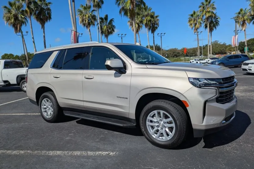 2023 Chevrolet Tahoe LT photo 1