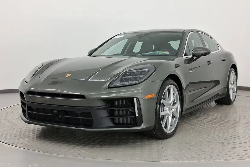 2026 Porsche Panamera E-Hybrid 4 photo 1