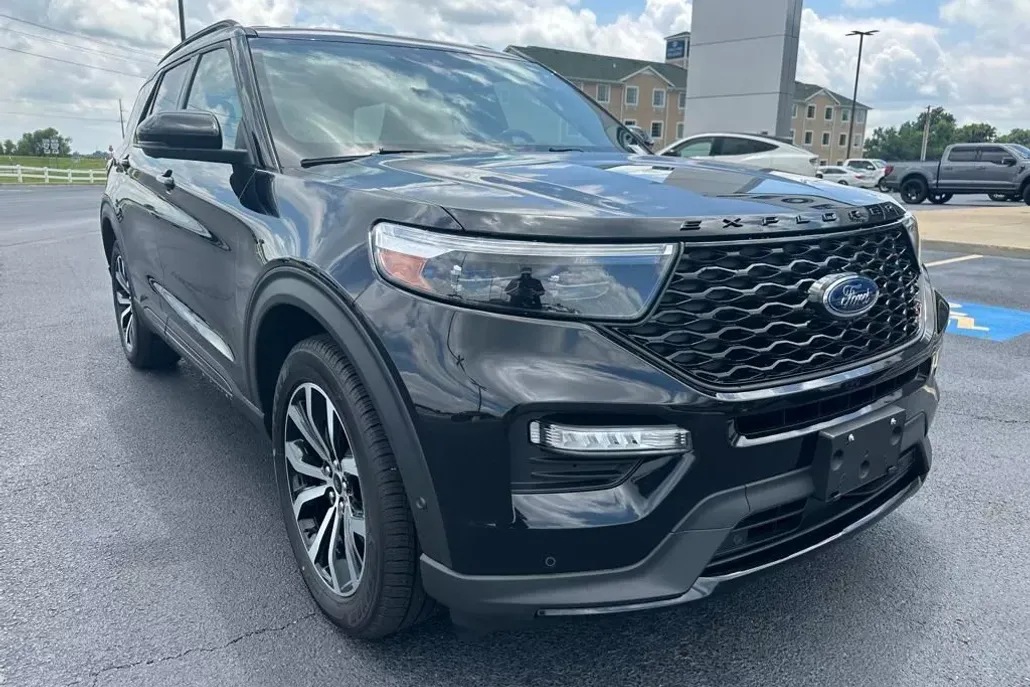 2021 Ford Explorer ST photo 1