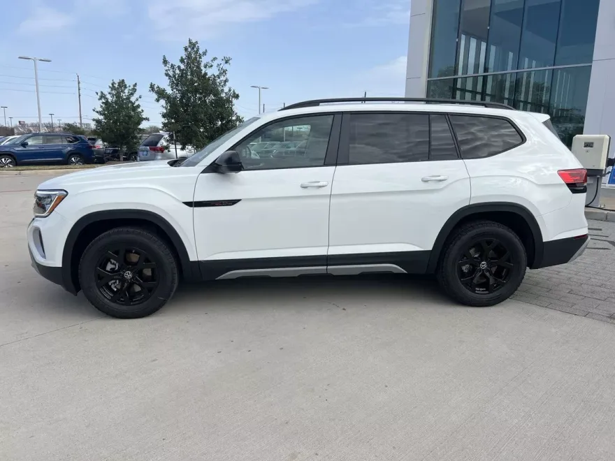 2025 Volkswagen Atlas Peak Edition photo 1