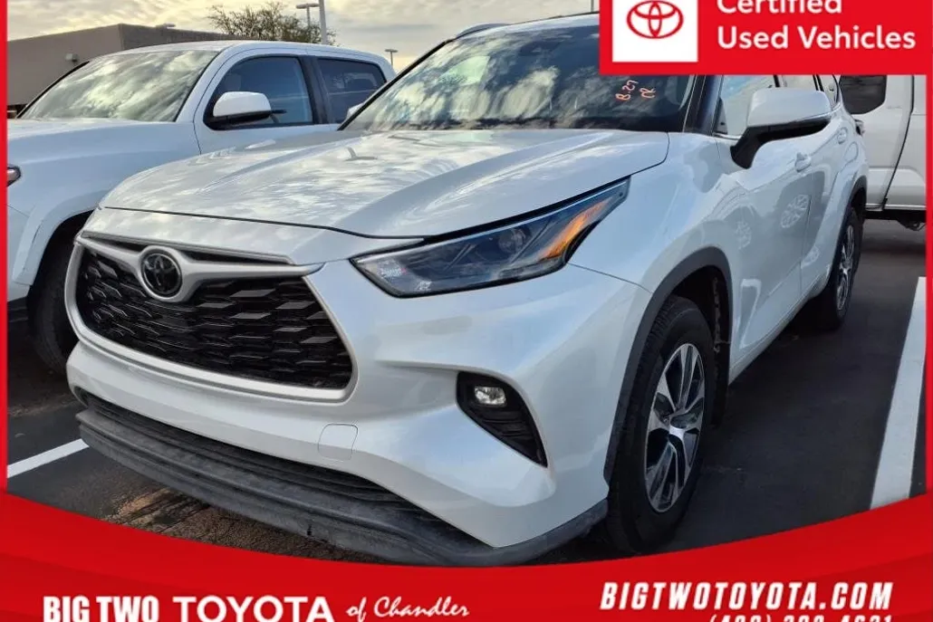 2022 Toyota Highlander XLE photo 1