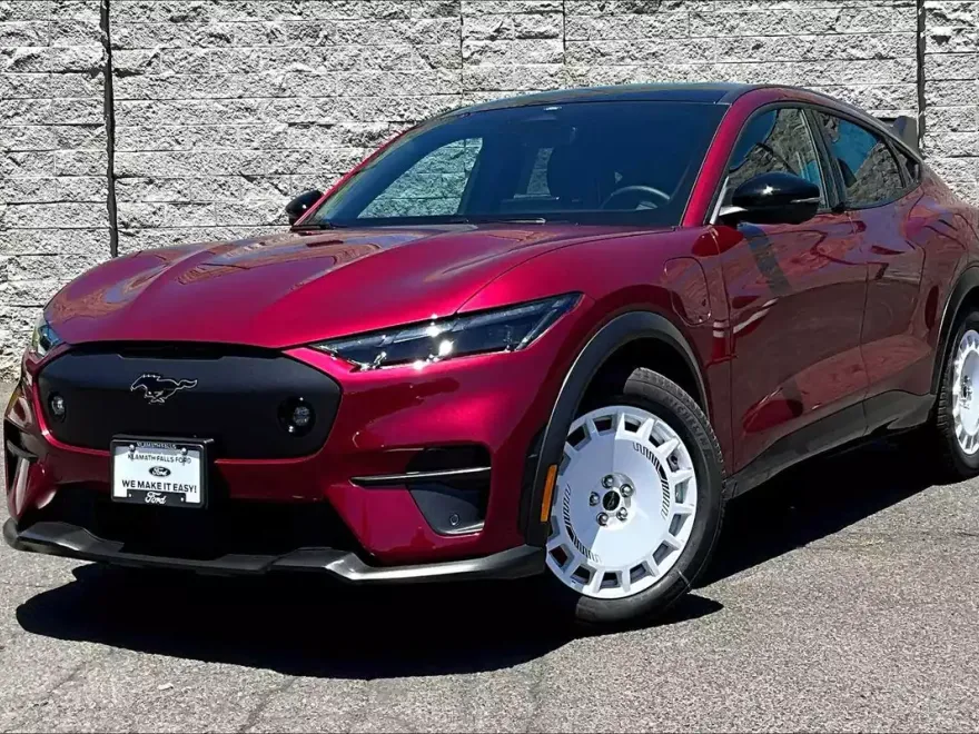 2025 Ford Mustang Mach-E GT photo 1
