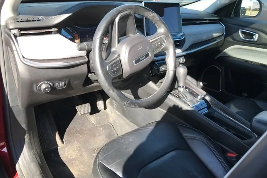 2022 Jeep Compass Latitude Lux photo 1