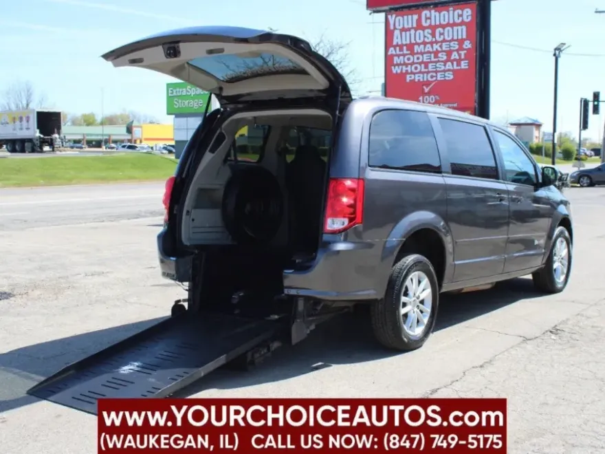 2015 Dodge Grand Caravan SXT photo 1
