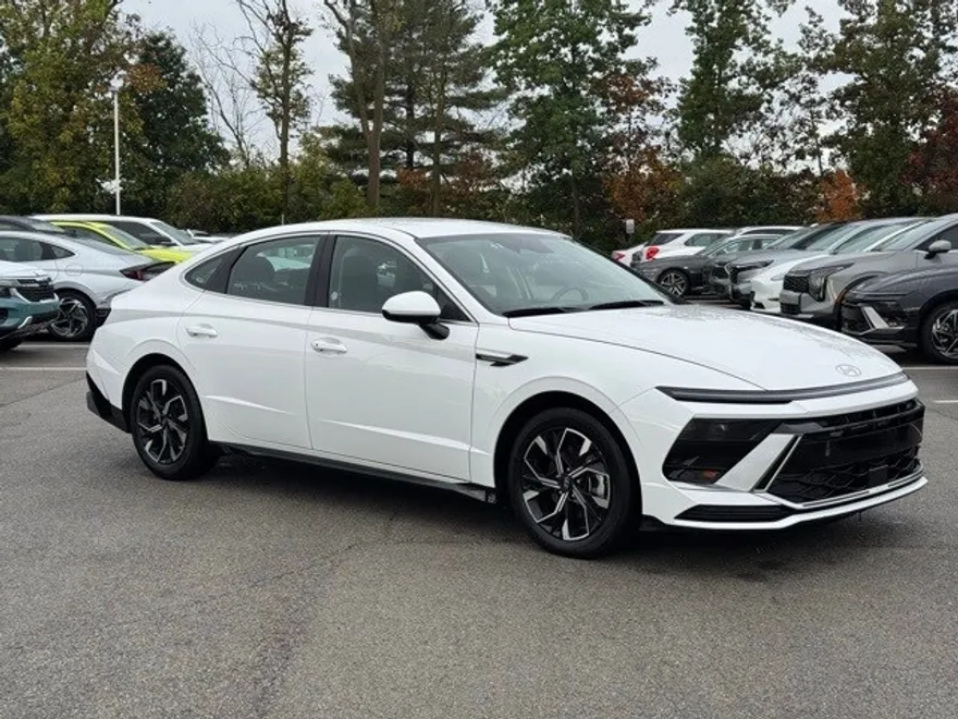 2024 Hyundai Sonata SEL photo 1