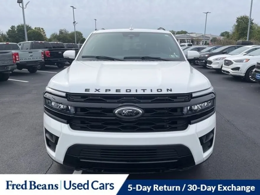 2023 Ford Expedition MAX Limited photo 2