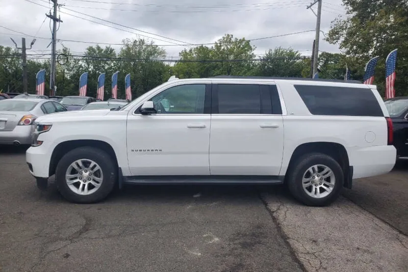 2016 Chevrolet Suburban LS photo 1