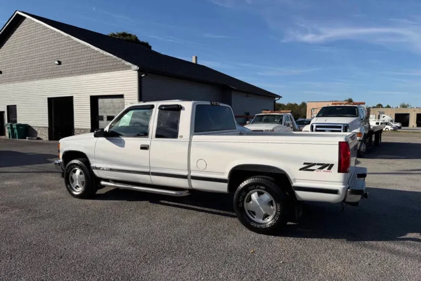 1998 Chevrolet Silverado photo 1