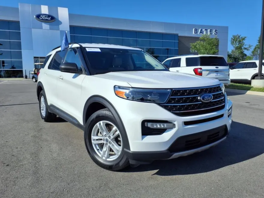 2022 Ford Explorer XLT photo 1