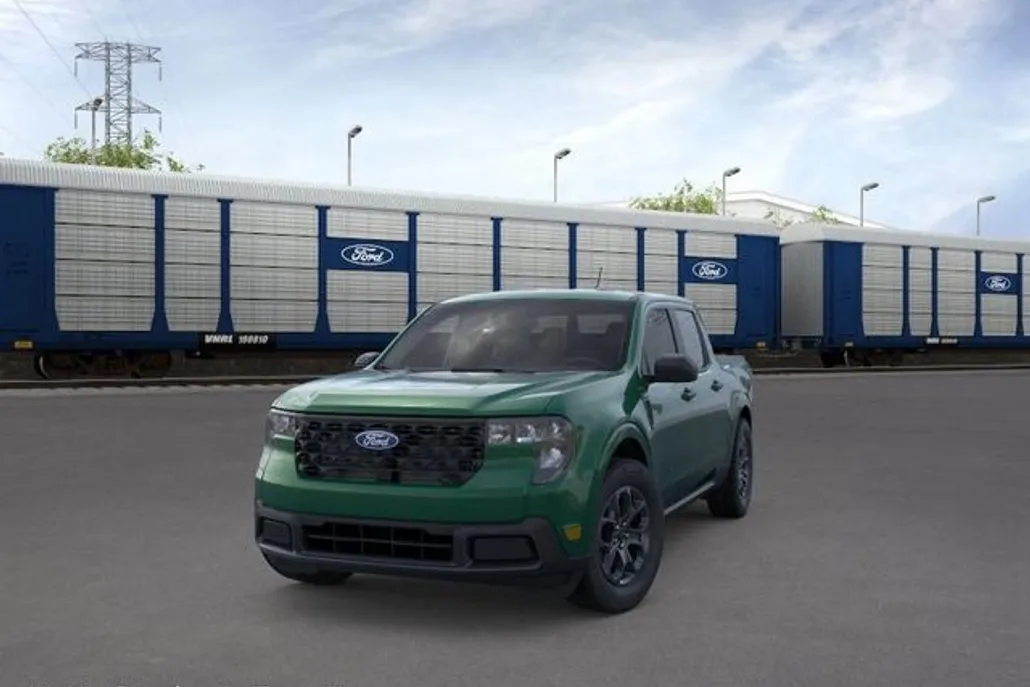 2025 Ford Maverick XLT photo 1