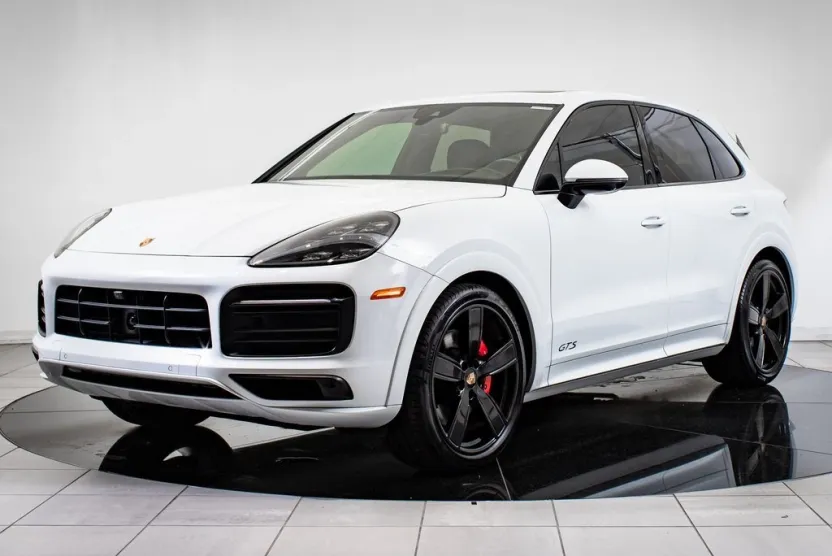2022 Porsche Cayenne GTS photo 1