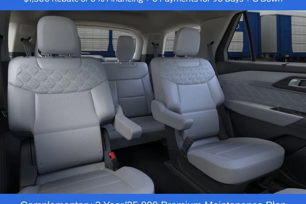 2025 Ford Explorer Platinum photo 1