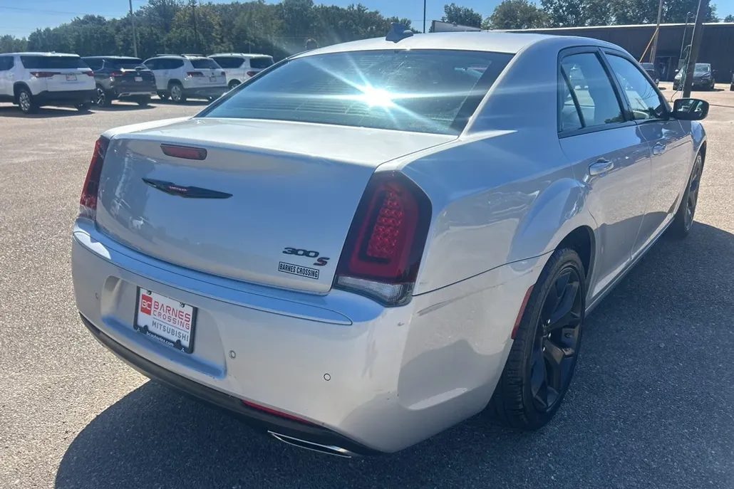 2022 Chrysler 300 S photo 1