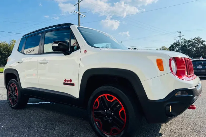 2016 Jeep Renegade Trailhawk photo 1
