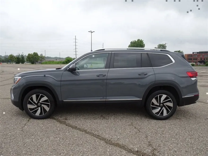 2025 Volkswagen Atlas SEL photo 1