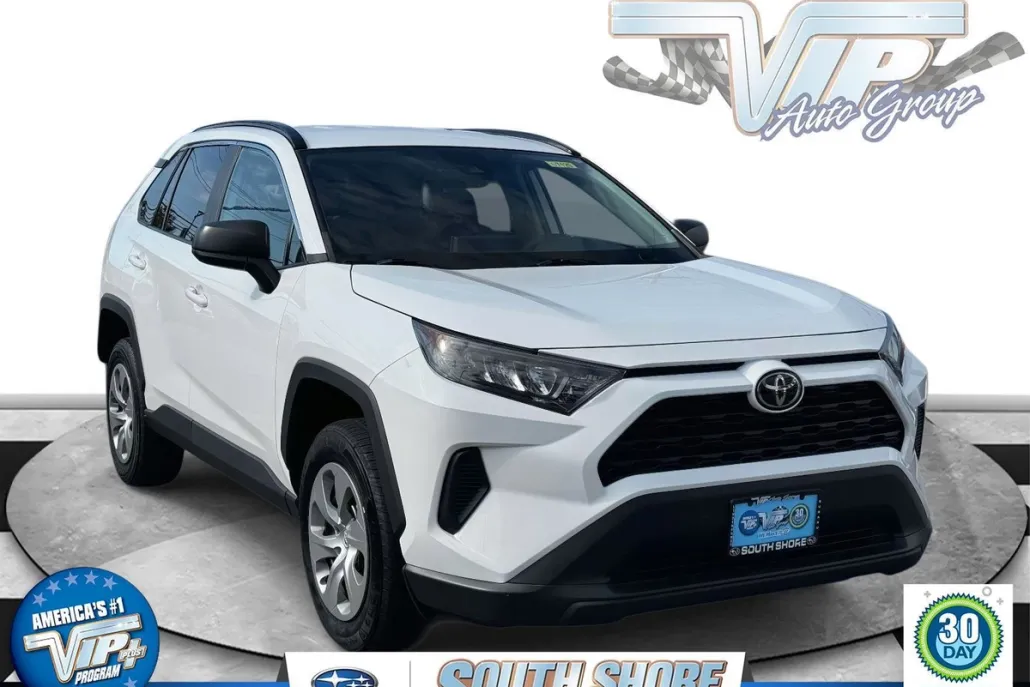 2020 Toyota RAV4 LE photo 1