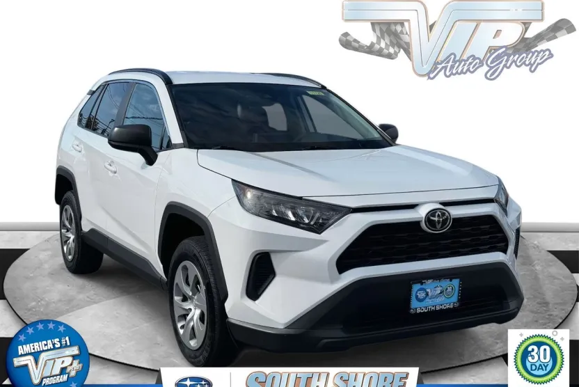 2020 Toyota RAV4 LE photo 1