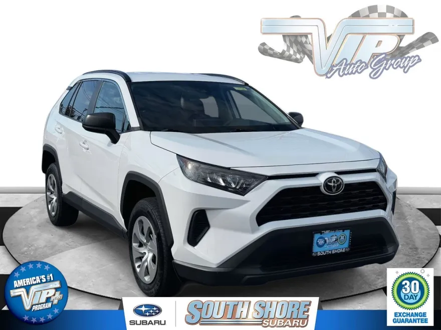 2020 Toyota RAV4 LE photo 1