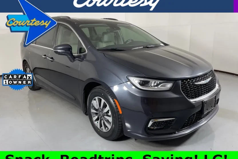2021 Chrysler Pacifica Hybrid Touring L photo 1