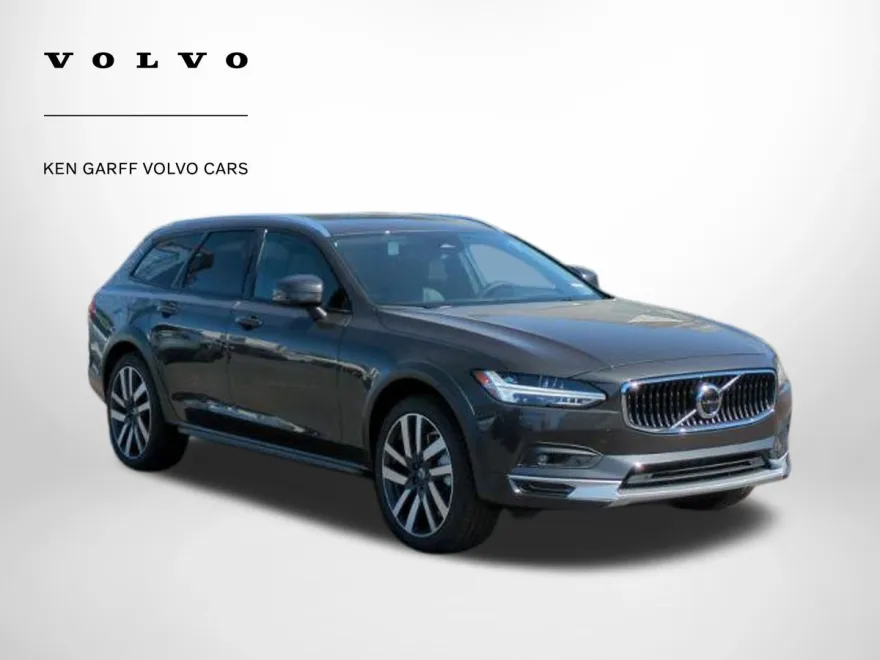 2025 Volvo V90 Cross Country photo 1