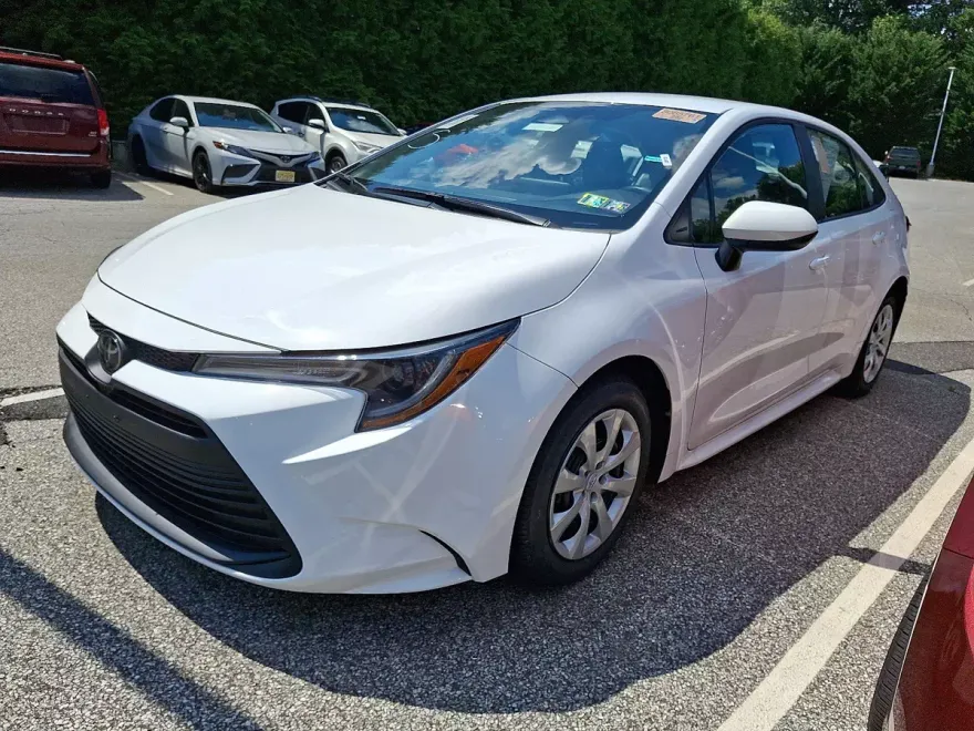 2023 Toyota Corolla LE photo 1