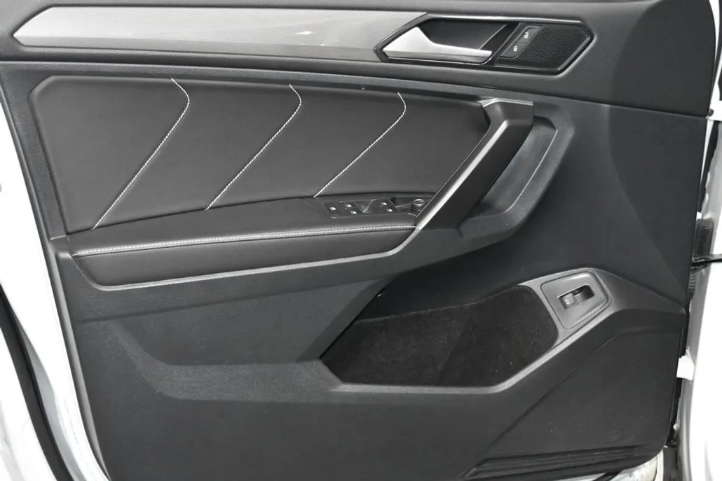 2024 Volkswagen Tiguan SE Sport photo 1