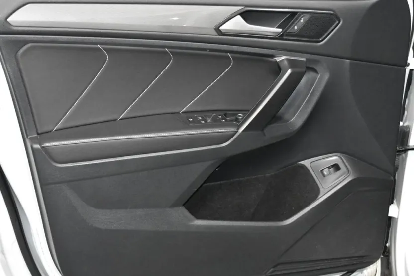 2024 Volkswagen Tiguan SE Sport photo 1