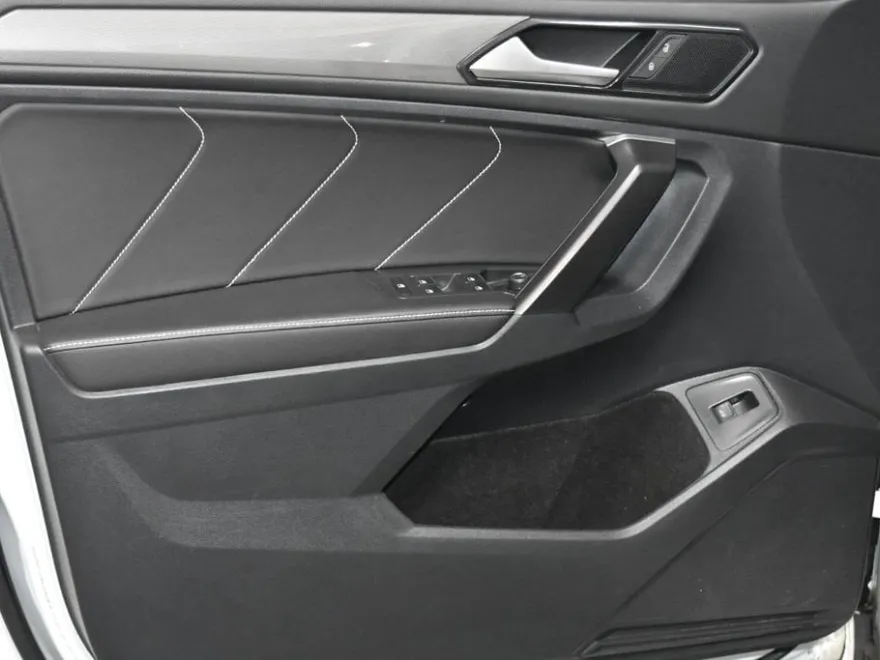 2024 Volkswagen Tiguan SE Sport photo 1