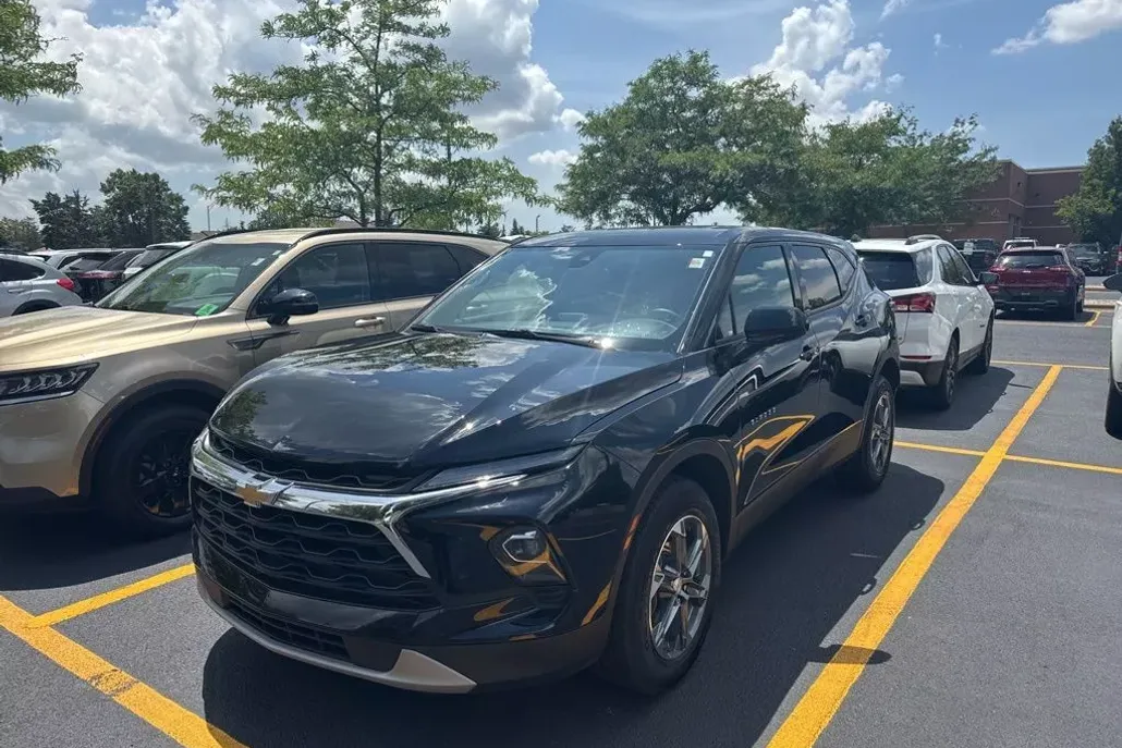 2025 Chevrolet Blazer 2LT photo 1