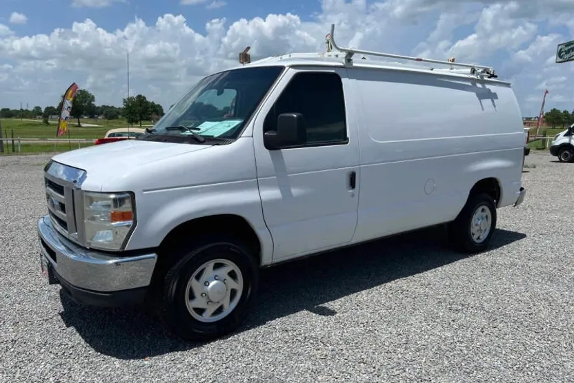 2013 Ford E-350 photo 1
