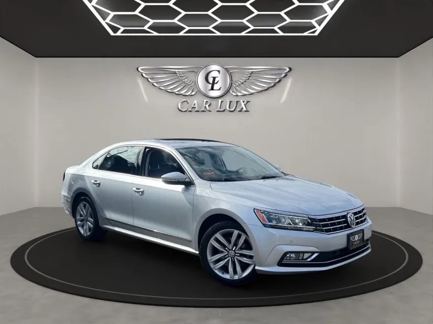2017 Volkswagen Passat SE photo 1