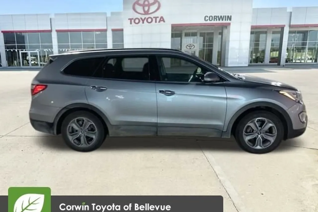 2016 Hyundai Santa Fe SE photo 1