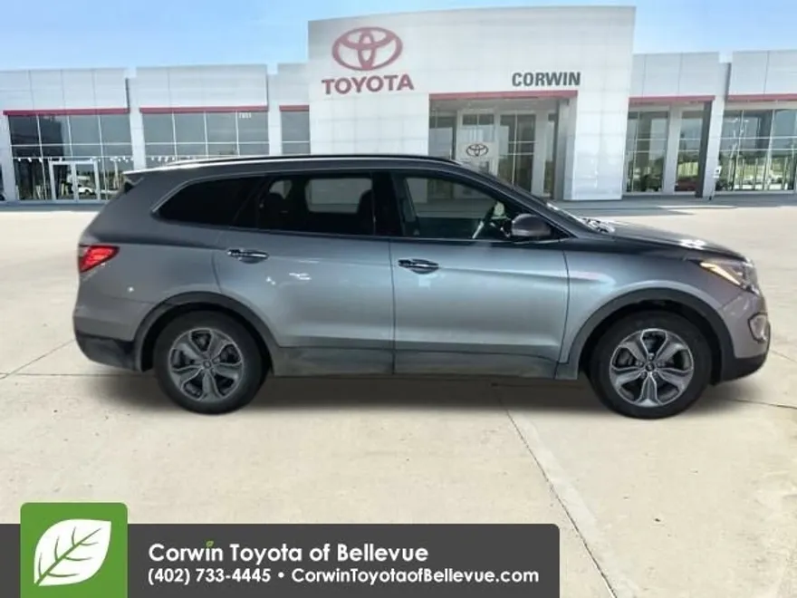 2016 Hyundai Santa Fe SE photo 1
