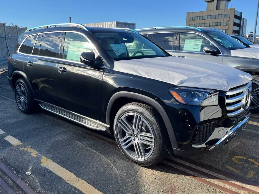 2026 Mercedes Benz GLS 450 4MATIC photo 1