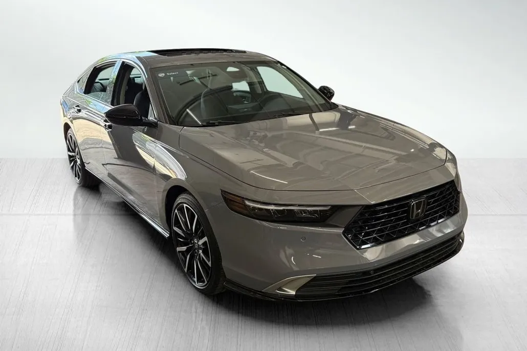 2024 Honda Accord Hybrid Touring photo 1