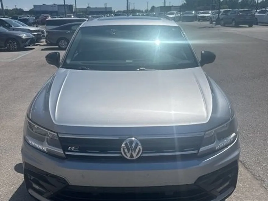 2021 Volkswagen Tiguan SE R-Line Black photo 1