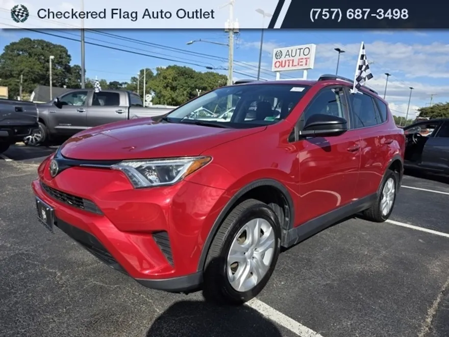 2017 Toyota RAV4 LE photo 1