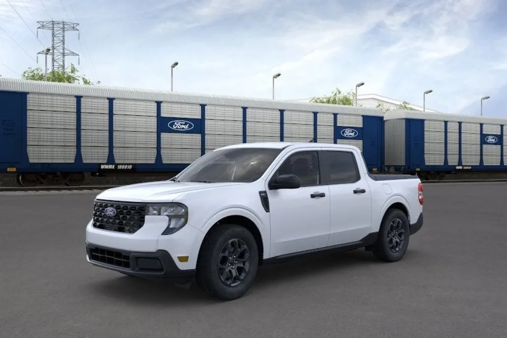 2025 Ford Maverick XLT photo 1