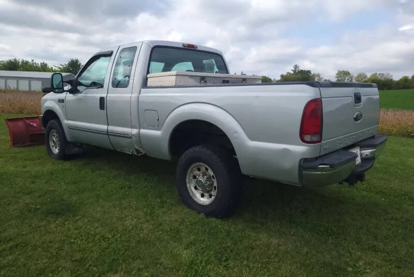 1999 Ford F-250 XLT photo 1