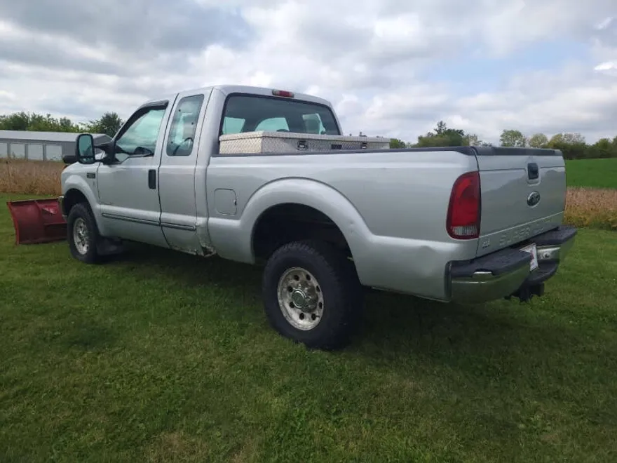 1999 Ford F-250 XLT photo 1