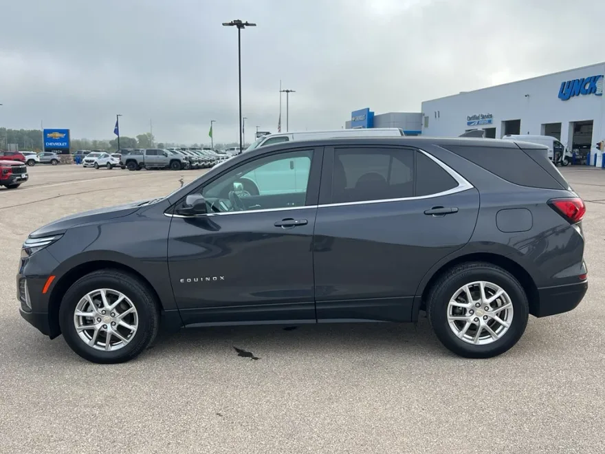 2022 Chevrolet Equinox LT photo 1