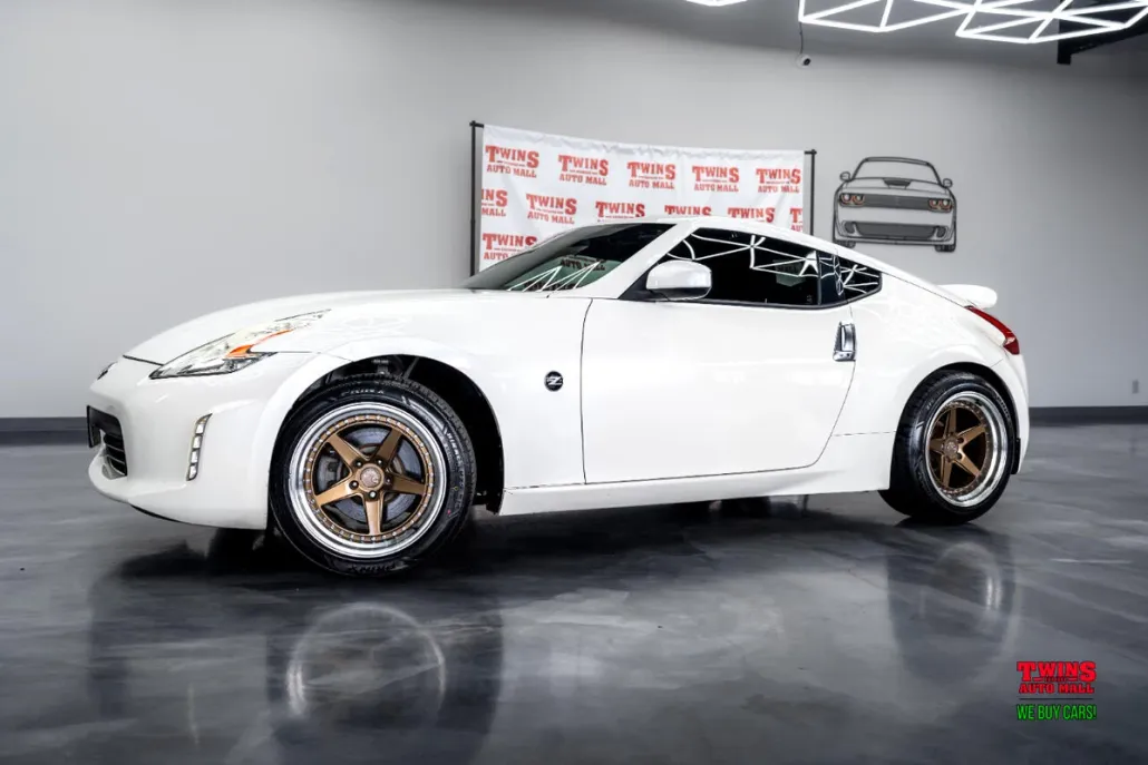 2017 Nissan Z photo 1