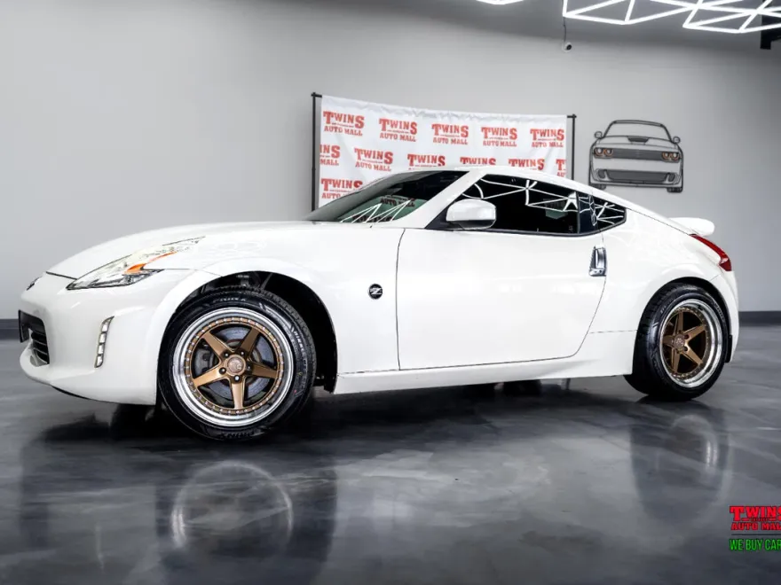 2017 Nissan Z photo 1