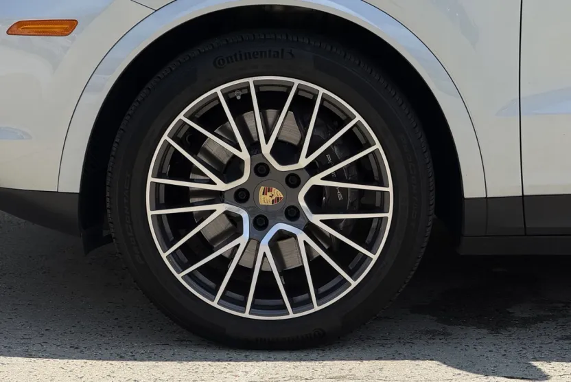 2022 Porsche Cayenne Base photo 1