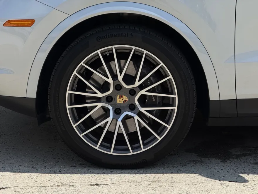 2022 Porsche Cayenne Base photo 1