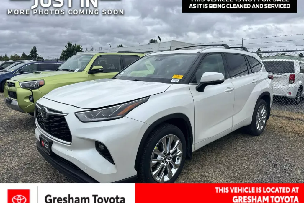 2021 Toyota Highlander Limited photo 1