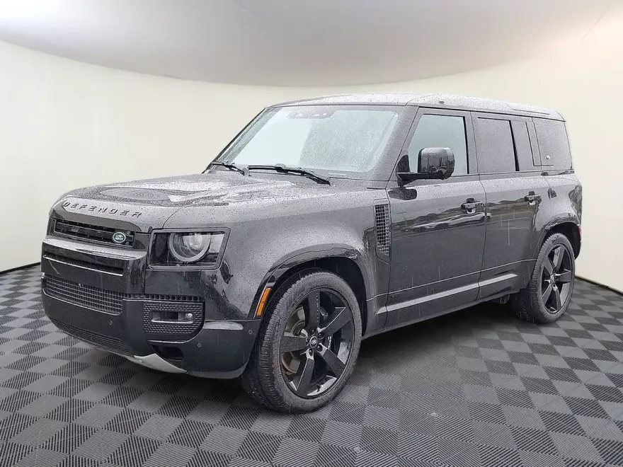 2024 Land Rover Defender 110 V8 photo 1