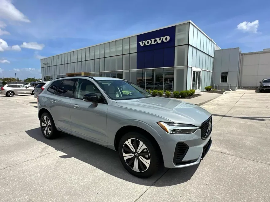 2025 Volvo XC60 T8 Core photo 1