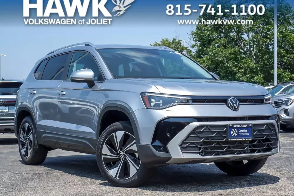2025 Volkswagen Taos SE photo 1